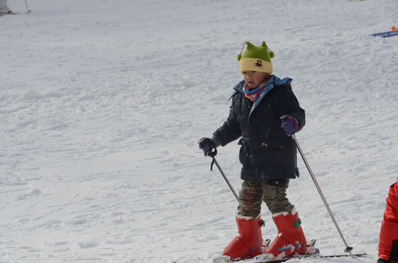 鲁山县冬季旅游市场提前升温 游客滑雪之后泡温泉